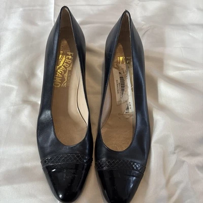 Salvatore Ferragamo Italiano Tacón Punta Puntera Negro 9 AAAA Foto 1 de 4