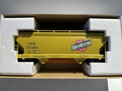 K- Line O Scale K6242-1311 C&NW Extruded Aluminum 2Bay Center Flow Hopper 175203 - Image 1 of 3