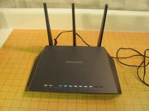 Netgear Nighthawk AC1900 4-Port Gigabit Wireless AC Router (R7000) - Picture 1 of 10