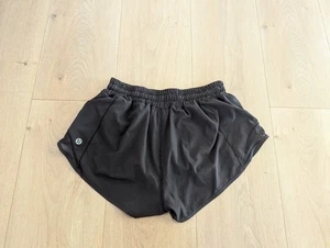 Lululemon Hotty Hot Short II *2,5" schwarz Größe 4 Reg W7ARKR - Bild 1 von 7