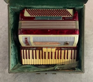 LA TOSCA GRETSCH BOLERO ACCORDION. Made in Italty Functional With Case - Picture 1 of 7