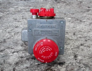 Robertshaw AP8555B-14 R110RTSP 66-136-308 Water Heater Gas Valve / Thermostat - Picture 1 of 5