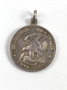 Zwei Mark Preussen 1913 " DER KÖNIG RIEF UND ALLE ALLE KAMEN " angelötete Trageö - Bild 1 von 3