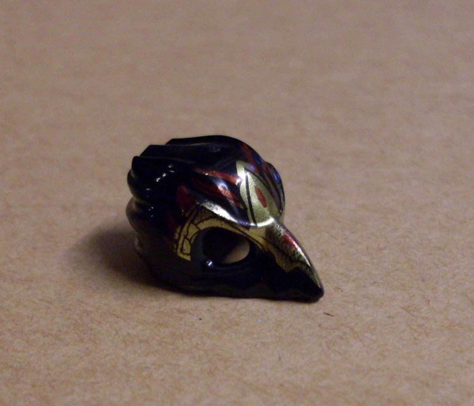 Lego Legends of Chima - Maske Helm Bird ( Raven Vogel) schwarz gold rot Neu - Bild 1 von 1