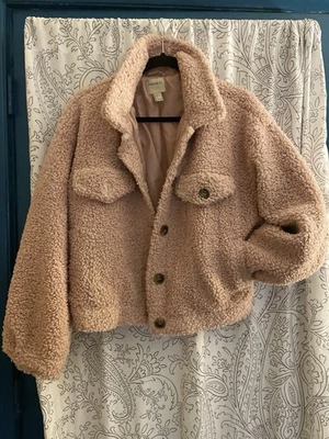 Chaqueta grande Forever 21 para mujer Sherpa forrada rosa manga larga con botones Foto 1 de 4