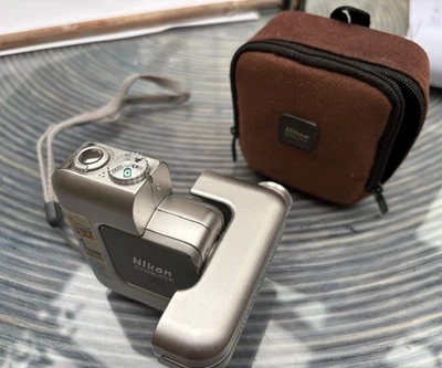 Nikon COOLPIX SQ 3,1 MP Digitalkamera - Silber, gebraucht - Bild 1 von 4