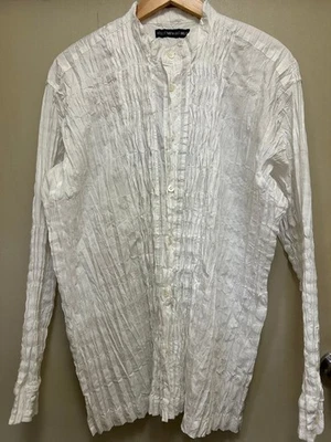 CAMISA PLISSADA BRANCA MASCULINA ISSEY MIYAKE USADA BOA - Imagem 1 de 4