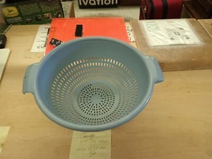 Prodotti da villa vintage colander articoli per la casa federali Chicago usati plastica blu... - Foto 1 di 9