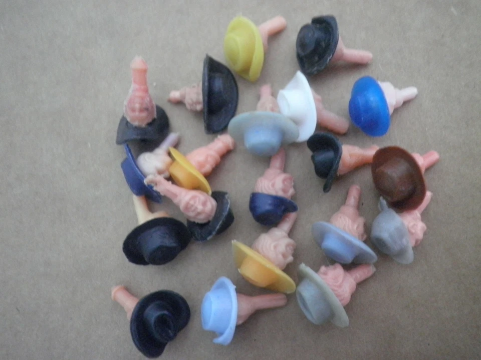 Soldatini 1:32 Lotto E Parti Teste Cowboys Cloni Timpo Hong Kong Swoppet /CM/ - Immagine 1 di 1