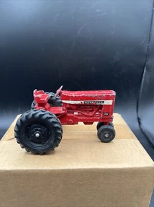 Vintage Metal 5 1/2" Ertl International Tractor, Farmal No. 656 - Picture 1 of 12