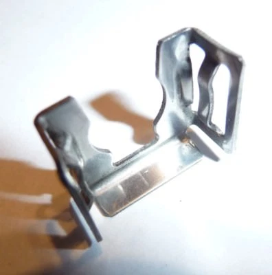 Clip inyector de combustible Lamborghini Audi A4 A6 A8 S8 Allroad R8 VW Passat Phaeton  Foto 1 de 3