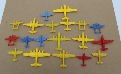 Lote de aviones de transporte de bombarderos de combate MPC de varios productos Toymakers Foto 1 de 4