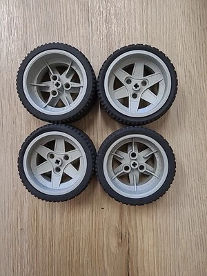 LEGO Technik 4 x Reifen 68.8 x 36 ZR hellgraue Felge / TECHNIC Sammlung - Bild 1 von 3