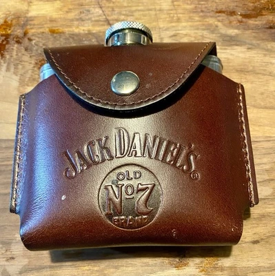 Vintage 2002 Jack Daniel’s Old No. Frasco de 7 bolsos com estojo de couro original - Imagem 1 de 3