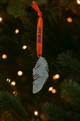 TAYLOR SWIFT - The Life of a Showgirl Feather Ornament  - Photo 1/4