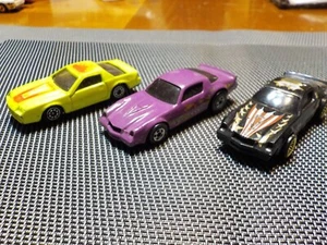 HOT WHEELS 80'S CAMARO 3 CAR SET - Picture 1 of 2