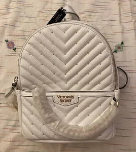 Mini mochila Victoria's Secret blanca granulada en V edredón tachuelas doradas City nueva con etiquetas - Imagen 1 de 4
