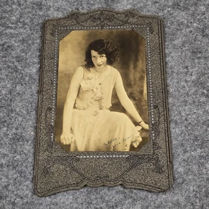 Vintage 20er Sepia Portrait Foto Art Deco Rahmen Frau beschriftet Geschenk - Bild 1 von 9