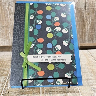 Tarjeta de felicitación Hallmark Día del Padre Cinta negra verde papá de nosotros Step Kid Foto 1 de 4