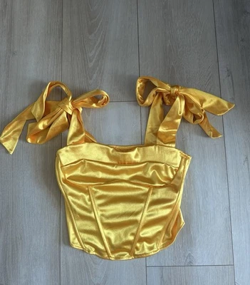 Top corsé satinado dorado con tirantes Foto 1 de 3