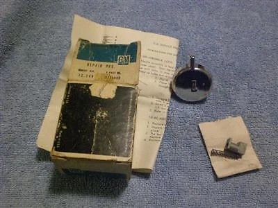 BUICK 3764805 1959-1961; CILINDRO DE BLOQUEO DE VAGONES FAMILIARES CON ESCUDO; TAI manual Foto 1 de 1