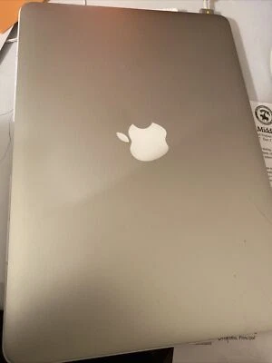 Portátil Apple MacBook Air 13" (128GB SSD, Intel Core i5, 1.6GHz, 4GB RAM) -... Foto 1 de 4