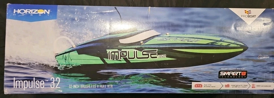 Радиоуправляемая лодка Pro Boat Impulse 32 дюйма с бесщеточным V-образным корпусом - белая/красная (PRB08037T2) - Изображение 1 из 3