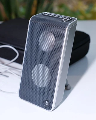 Praktische Logitech V20 USB Laptop Lautsprecher für unterwegs - Bild 1 von 3