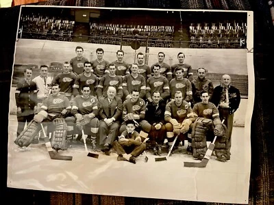 DETROIT RED WINGS 1948 NHL HOCKEY TEAM PHOTO GORDIE HOWE 11x 14 TYPE 1 AHL WHA - Image 1 of 4