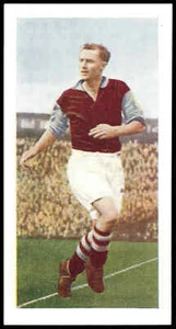 Chix - 'Famous Footballers S2' (1957) - #33 - David Walsh (Aston Villa) - Picture 1 of 2