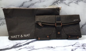 Borsa pochette vegan MATT & NAT con cerniere e fibbie - grigia con parapolvere - Foto 1 di 19