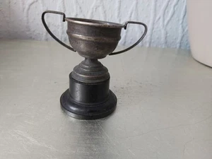 Taza trofeo EPNS pequeña vintage con 2 asas - Imagen 1 de 8