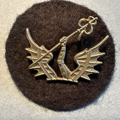 The Honourable Artillery Company Infantry Co. (Vol's) Beret badge - Image 1 of 4
