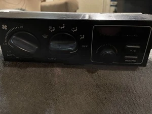 1993-1995 Jeep Grand Cherokee Automatic Heater Ac Controls - Picture 1 of 3