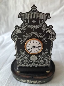 Kleine Miniaturuhr/Schreibtischuhr mit Intarsien,Hinterzappler - Bild 1 von 5