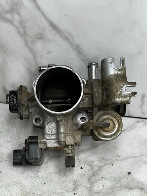 Toyota Tacoma 2004 carrocería del acelerador 4 cilindros 2,7 3RZ-FE emisiones de California fabricante de equipos originales Japón Foto 1 de 4