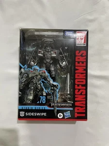 [DA] Transformers Hasbro Studio Series SS78 Sideswipe Deluxe Class Action Figure - Picture 1 of 6