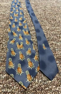 Tommy Bahama 100% Silk Designer Neck Tie Blue Pineapple Print - Picture 1 of 7