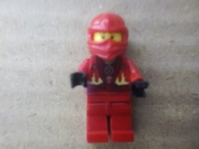 Lego Mini Figura Llama Roja Ninja Casco Manos Negras Foto 1 de 3
