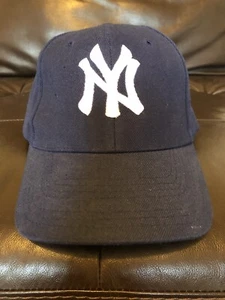 ONE SIZE NEW YORK YANKEES NAVY BLUE ADJUSTABLE HAT CAP - EUC - Picture 1 of 5