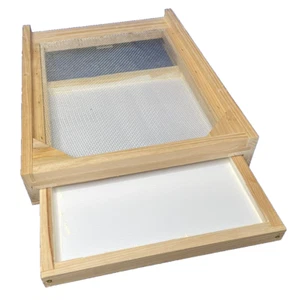 Cypress 10 frame IPM screened bottom board with corrugated plastic in wood tray - Picture 1 of 7