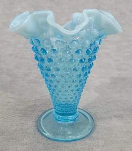 Jarrón Fenton Hobnail con volantes vidrio azul agua 5,75" x 5" - Imagen 1 de 6