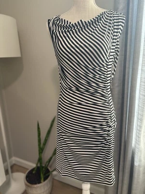 ¡NUEVO! Vestido acanalado a rayas sin mangas Laundry by Design talla 6 precio de venta sugerido por el fabricante 155 USD Foto 1 de 4