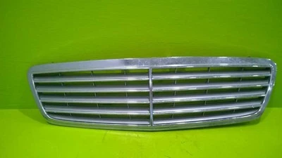 01 02 03 04 MERCEDES C240 GRILLE OEM 2467-30 Foto 1 de 4