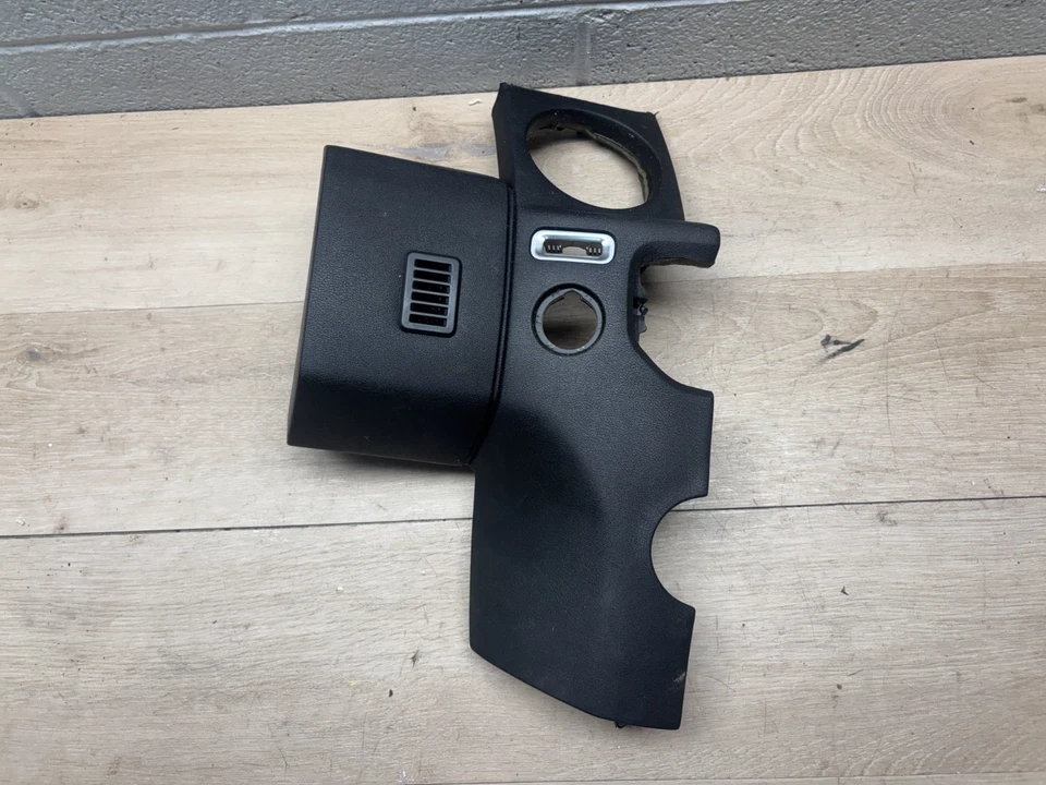 ОРИГИНАЛЬНАЯ НАКЛАДКА НА ВЕНТИЛЯЦИОННУЮ РЕШЕТКУ ПЕРЕДНЕГО ЛЕВОГО ВОДИТЕЛЯ RANGE LAND ROVER LR4 10-16 - Изображение 1 из 3