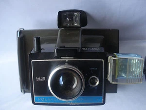 VINTAGE POLAROID LAND INSTANT CAMERA - COLORPACK ll  WITH EXTRA FLASH BULBS - Picture 1 of 4