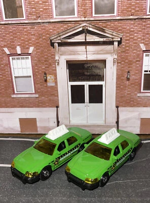 Lote de 2 Matchbox Ford Transit Crown Victoria Taxi Cab Nuevo LFFP Die Cast 1:64 Foto 1 de 4