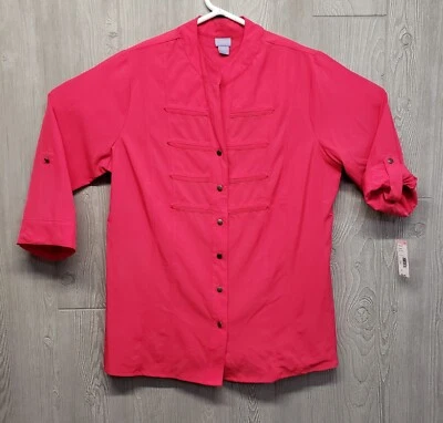 Camisa Laura Scott para mujer 1X abotonada cuello en Y militar 3/4 lengüeta enrollable rosa elástica  Foto 1 de 4