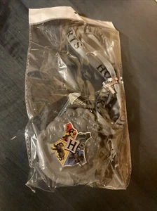 New ~ Universal The Wizarding World Harry Potter Hogwarts Crest Light Up Lanyard - Picture 1 of 8