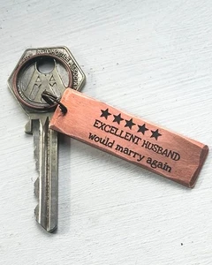 5 Star Review Funny Excellent Husband Wedding Anniversary Gift Keychain Bronze - Picture 1 of 2